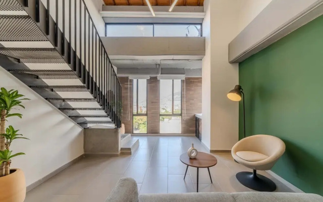 W Contemporary Loft w AC in Trendy Laureles