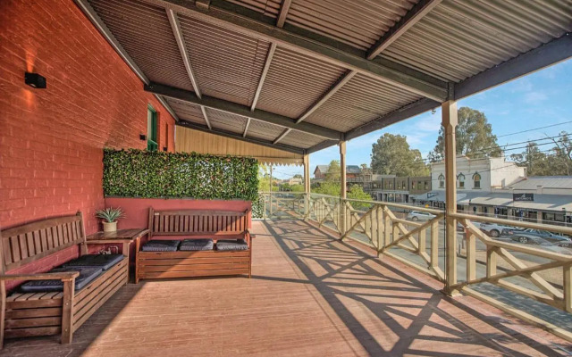 Little Hopwood Apartments No2