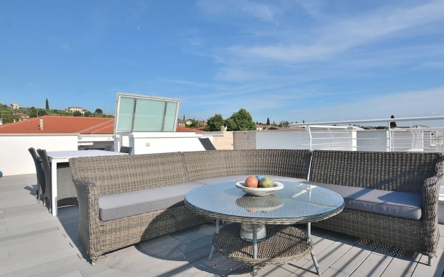 The White Apartment With Pool