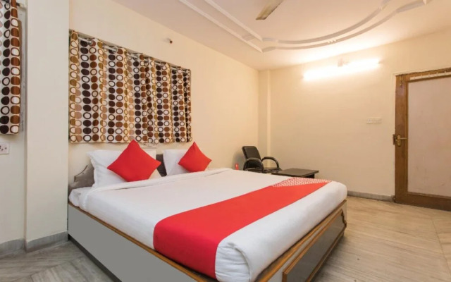 OYO 18333 Hotel The Awesome