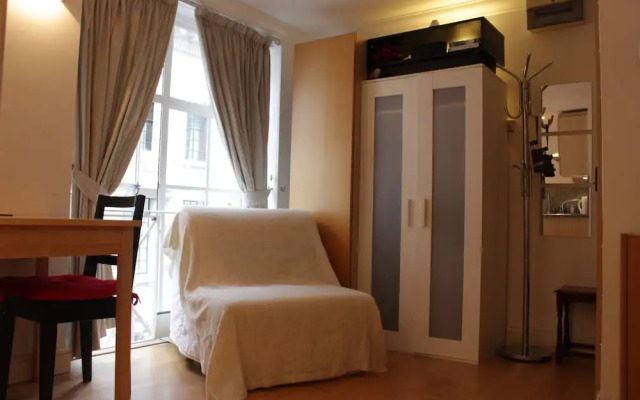 Tower Hill Studio Appartment