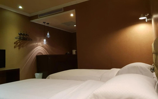 The Riverside Hotel & Motel