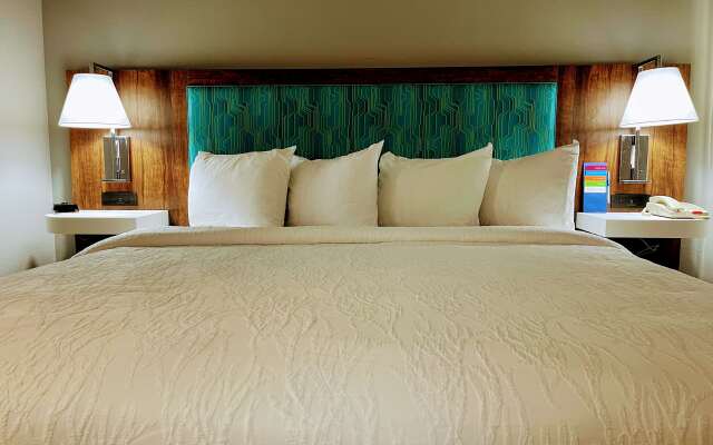 Hampton Inn & Suites Pensacola I-10 N at Univ. Town Plaza