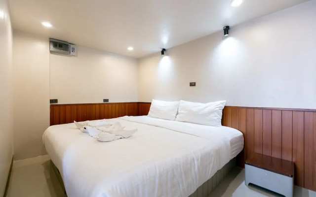 A Room Bangkok Sathorn