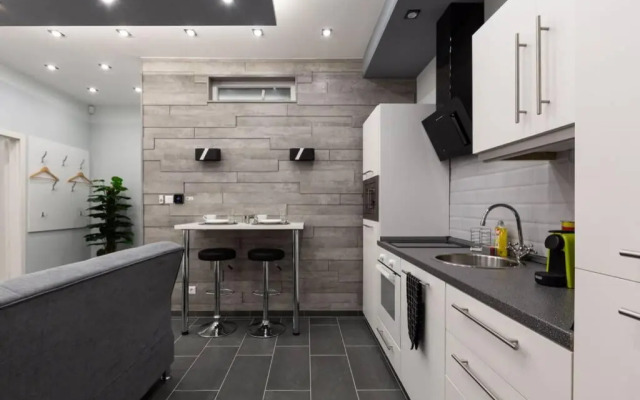 Premium Apartment by Hi5 - Central 1 bedroom (217)