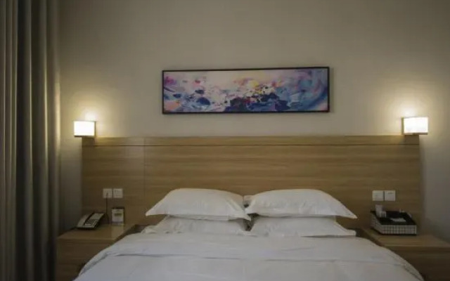 Post Hotel (Gongyi Xinxing Road Xingyue Times Square)