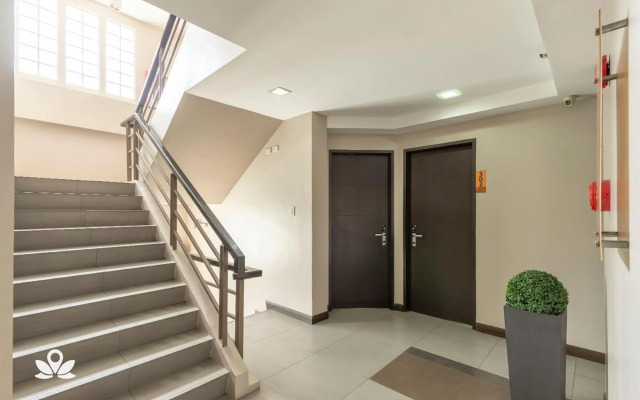 Lorenzzo Suites Hotel