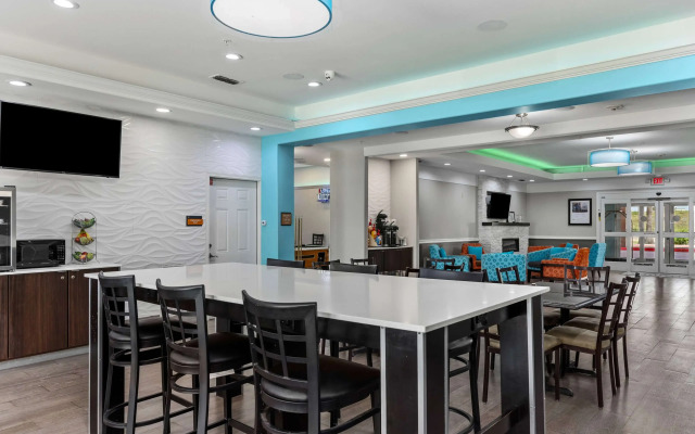 La Quinta Inn & Suites by Wyndham Raymondville