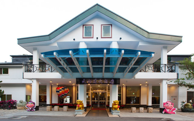 Lakeside Resort Hotel