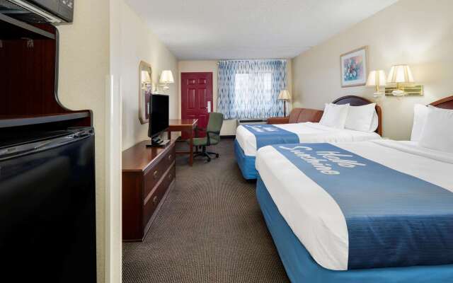 Days Inn & Suites by Wyndham Bentonville