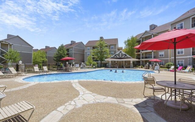 Tranquil Pondview Retreat - Balcony