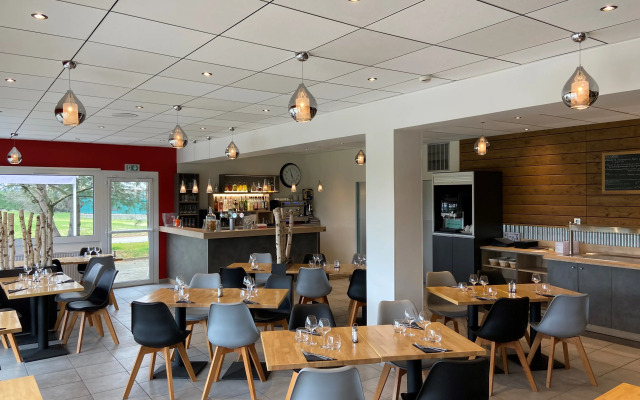 Logis Cris Hôtel et Restaurant - Lyon Sud-Est