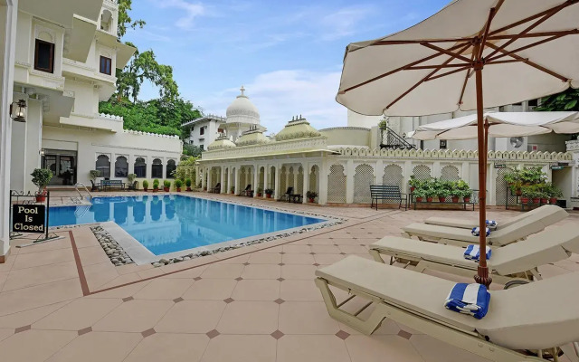 Swaroop Vilas - Lake Facing Boutique Hotel