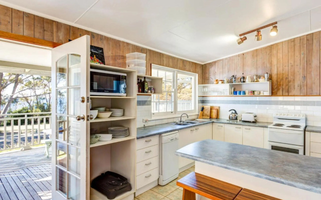 Rowse House Hyams Beach 4pm Check Out Sundays