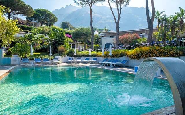 Paradiso Garden Resort Suite & Charme with warm Thermalpools and Beach