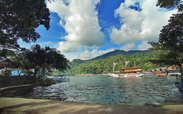 Pandu Lakeside Hotel Parapat - Toba Lake