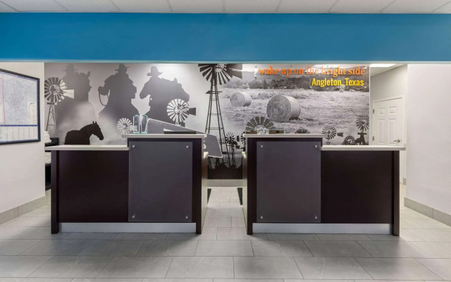 La Quinta Inn & Suites by Wyndham Angleton