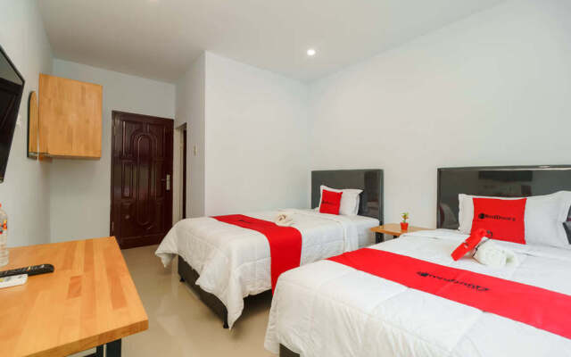 RedDoorz Plus near Kualanamu International Airport 2