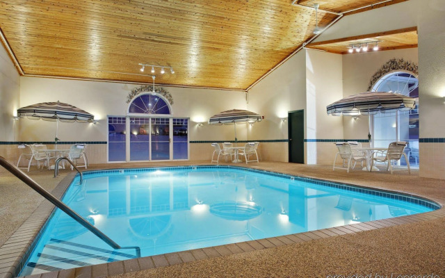 Country Inn & Suites by Radisson, Dubuque, IA
