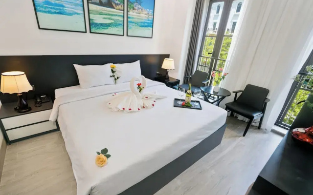 The Enchanted Ha Long Hotel - Bai Chay Beach