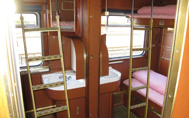 Train Lodge Amsterdam - Hostel
