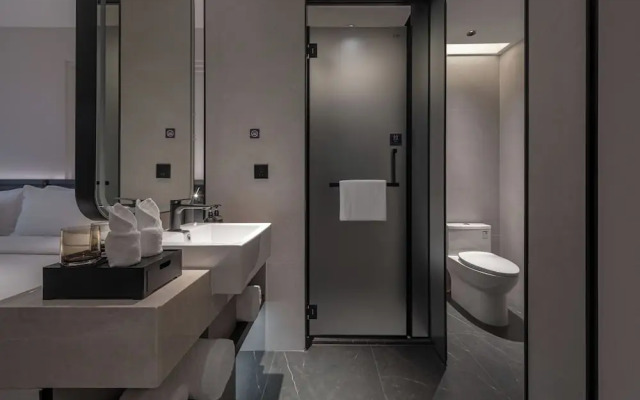 Cnhol Radient Hotel