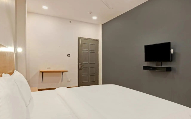 Collection O 70363 Banana Leaves