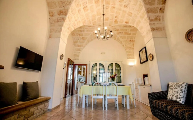 Esclusiva Villa a Ostuni con Piscina 1km dal Mare