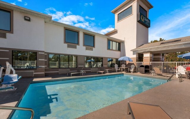 Executive Inn & Suites