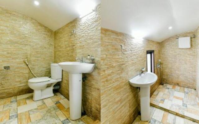 OYO 23421 Royal Palace Premium Sharing Houseboat