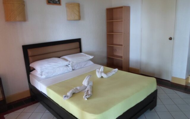 Estaca bay Garden Resort