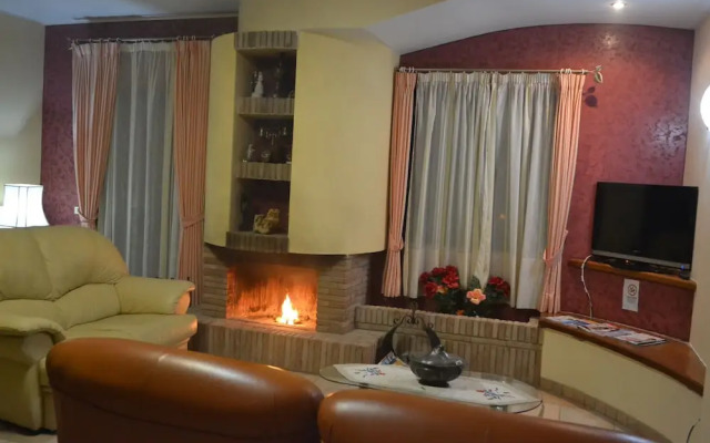 Holiday House & Events With Private Pool in the Center of Sicily