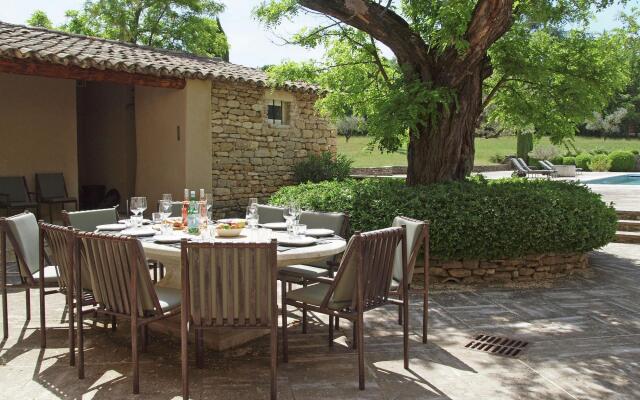 Enticing Villa With Private Swimming Pool in Oppede
