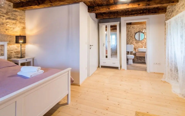 Peace - Rustic With Pool - H