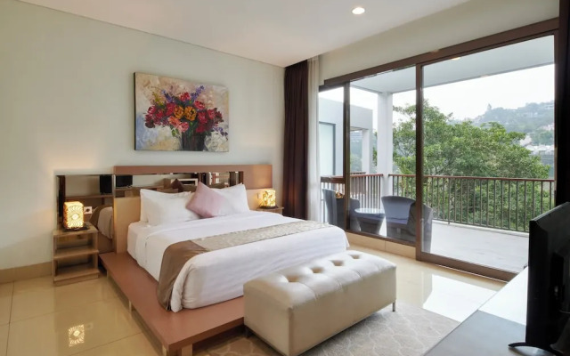 Mentari Hill View 8 BR heated pool and movie room