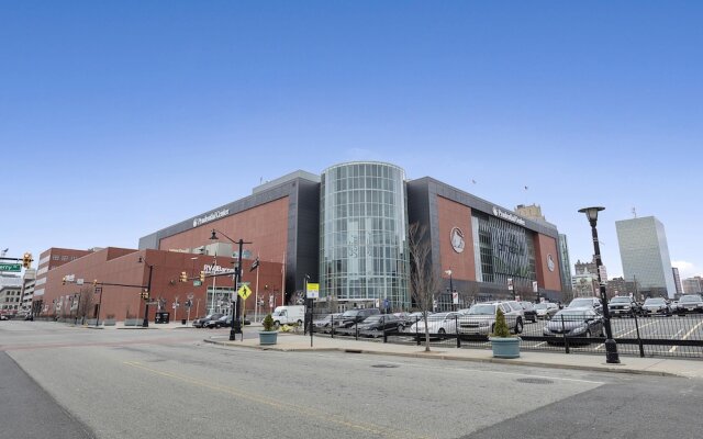 Halsey Haven - Center Of Downtown Arts District 2 Bedroom Apts by RedAwning