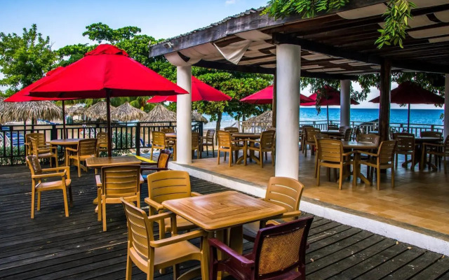 Grand Decameron Montego Beach, A Trademark All-Inclusive Resort