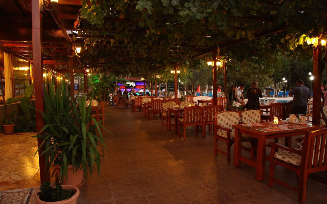 Gokcen Hotel & Apartments