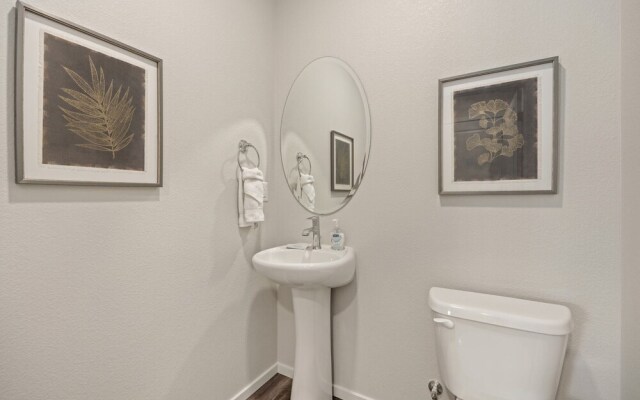 Modern Farmhouse Townhome – Great Central Location!