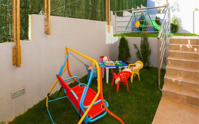 Stunning Home in Kucine With Wifi and 4 Bedrooms