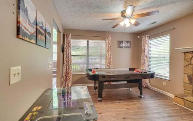 Family-friendly Gatlinburg Home w/ Hot Tub!