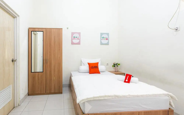 KoolKost Syariah near Universitas Muhammadiyah Surakarta - Caters to Women