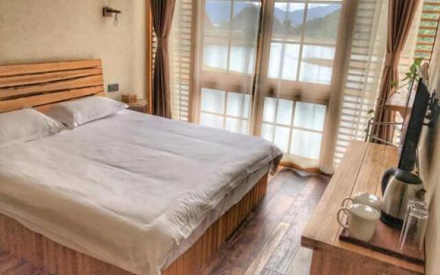 The Lake View Deyishe Resort in Thousand Island Lake