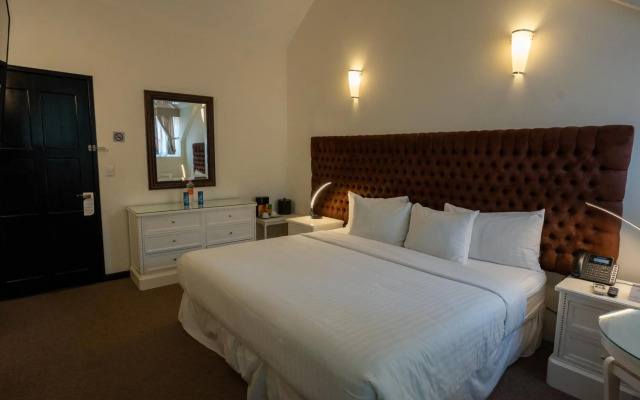 Casa Bonita Hotel + Cocina