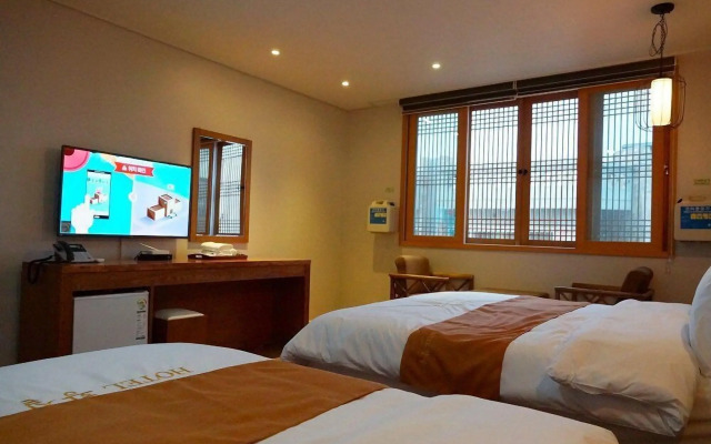 Hwangsil Tourist Hotel