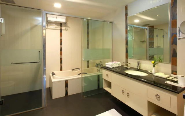 Sterling Lake Palace Alleppey