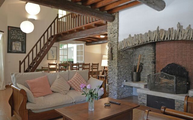 Lush Villa in Beaucaire With Swimming Pool