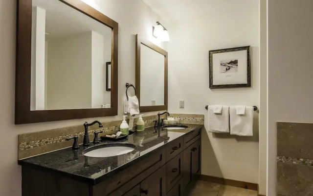 Rundle Cliffs Lodge by Spring Creek Vacation