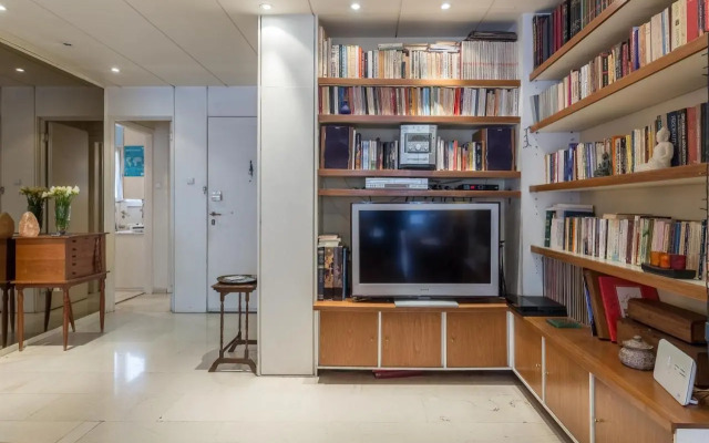 Art Deco Spacious Appartment close to centre