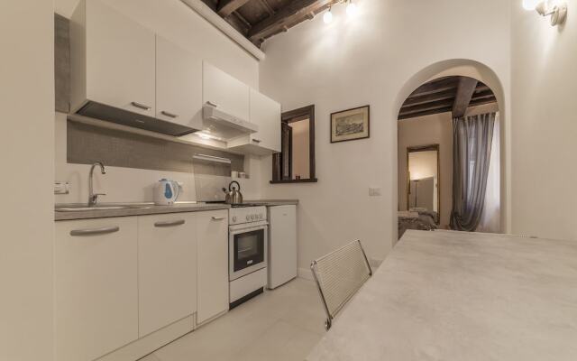 Fori Imperiali Elegant Apartment